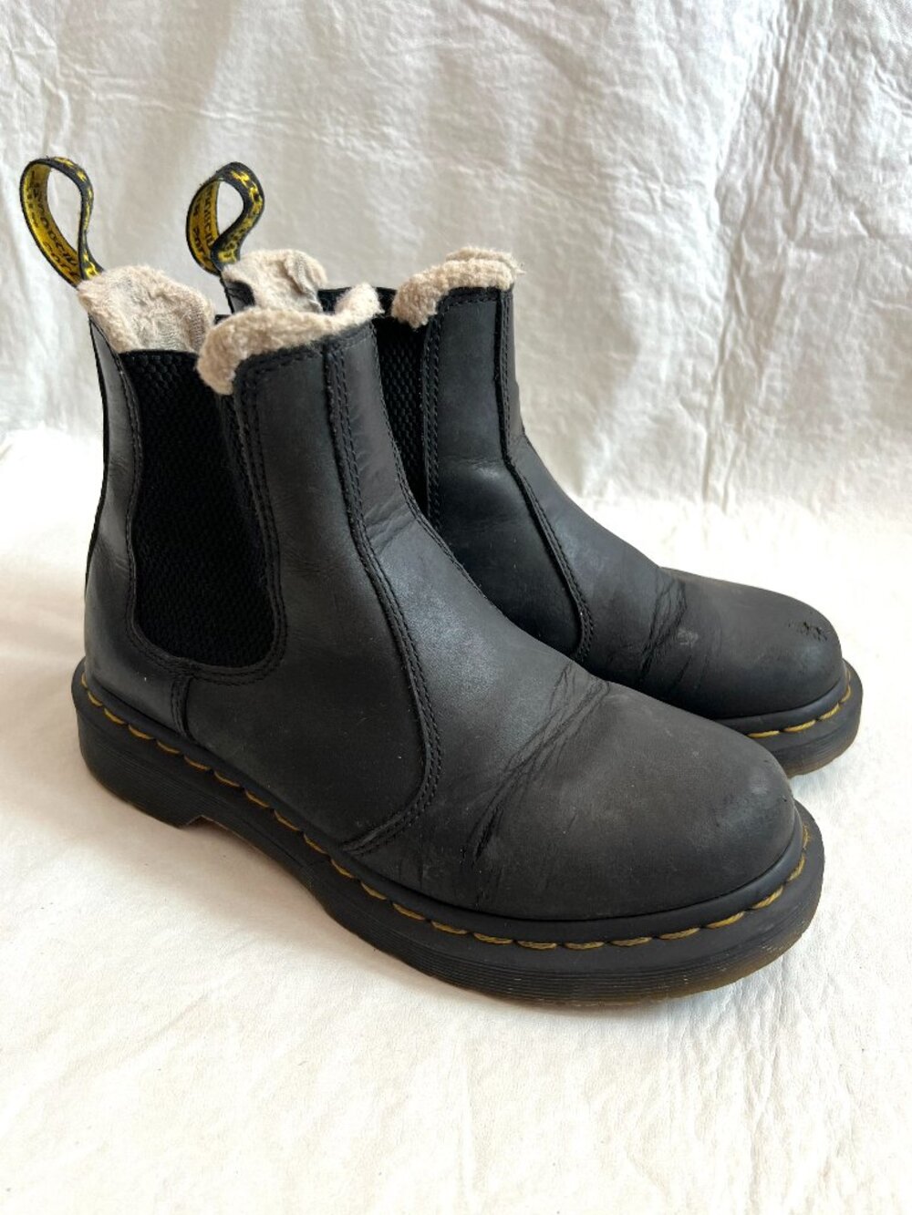Dr Martens chelsea boots womens US 6 black leather faux fur 2976 short ankle doc